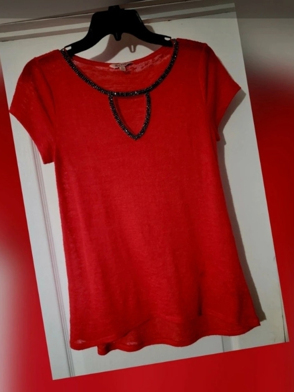 Juicy Couture Coral Short-Sleeve Tee with Beaded Keyhole Neck XS